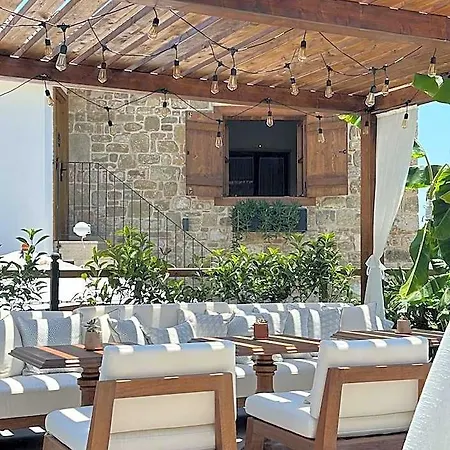 6 By Zula Hotel Side